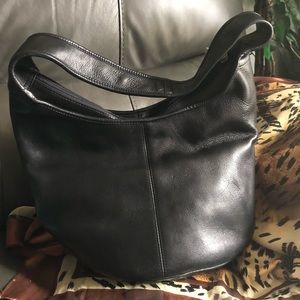 Black leather purse.. bucket style